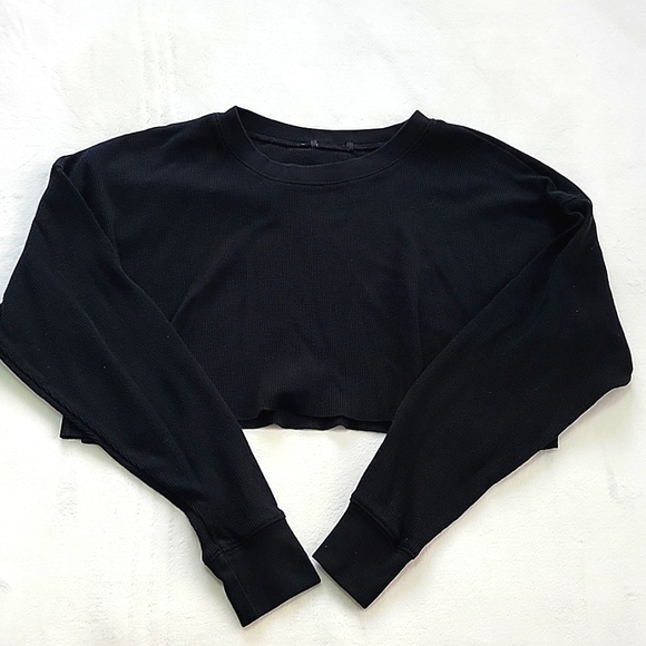 π¦RARE!π¦ BRANDY MELVILLE BLACK WAFFLE KNIT CROP LONG SLEEVE OVERSIZED T SHIRT - Picture 1 of 5